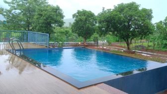 infinty edge pool of the cottage karjat